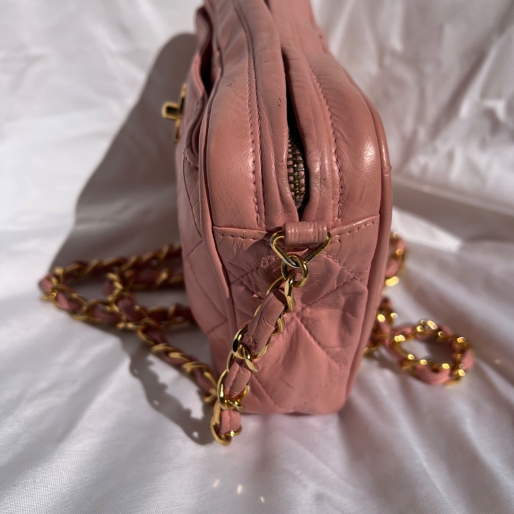 CHANEL Pink Quilted Lambskin Crossbody Bag with Gold Chain - Picture 5 of 13